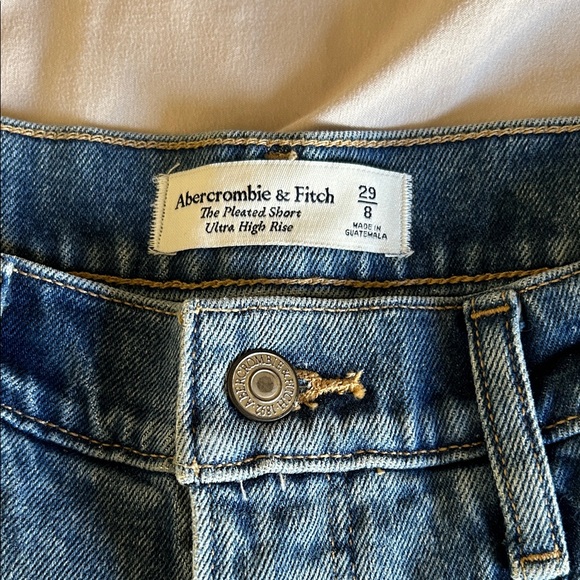 Abercrombie & Fitch NWT Pleated Denim Shorts - Picture 2 of 4
